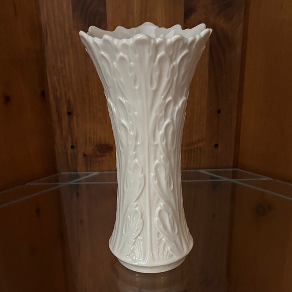 Vintage Lenox Textured Cream woodlandVase